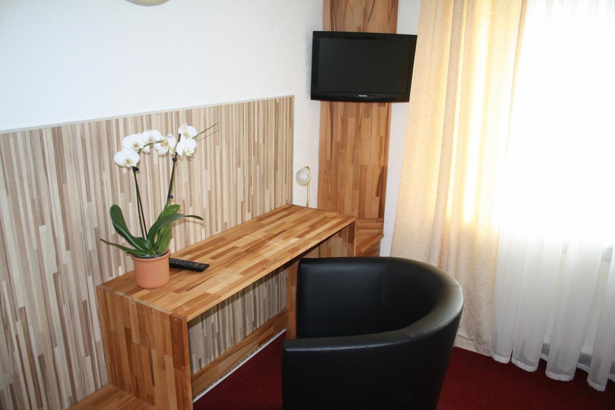 Hotel-Nachtwaechter Унна Экстерьер фото