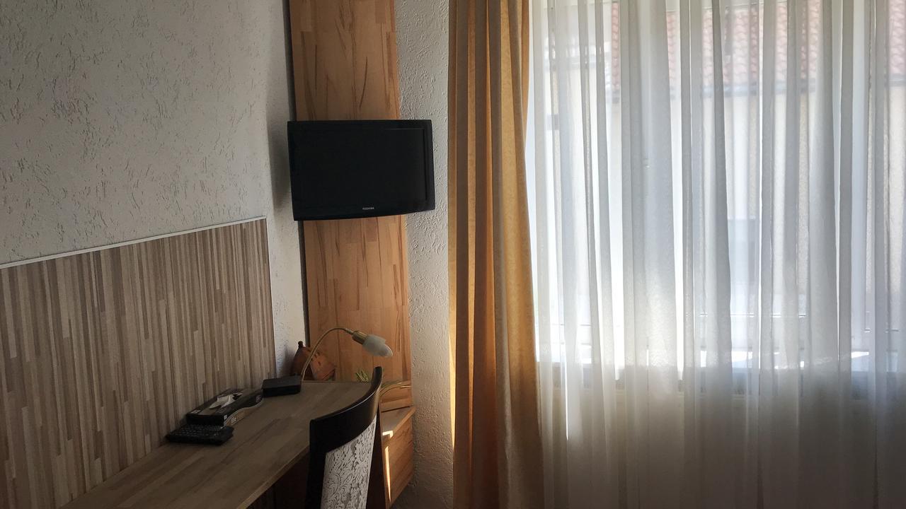 Hotel-Nachtwaechter Унна Экстерьер фото